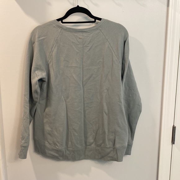 Athletic pullover - Picture 2 of 2